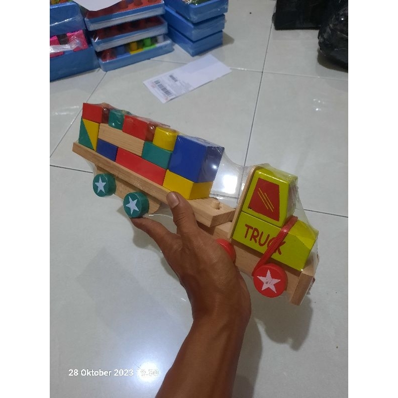 Balok Truk Kontainer kayu pinus / Wooden truck