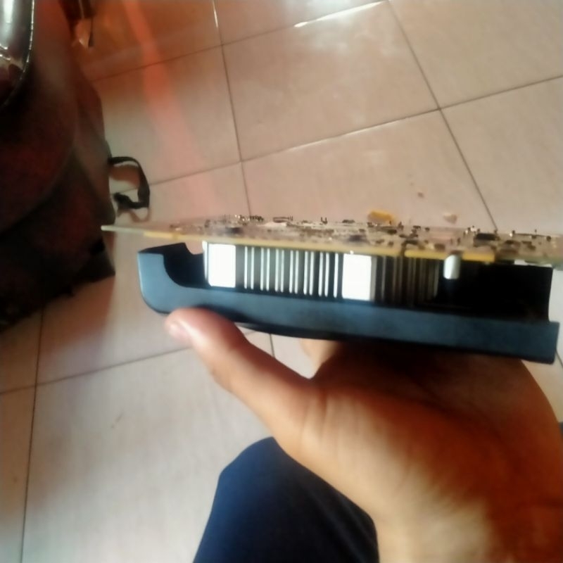 VGA 2 GB DDR 5 128 BIT