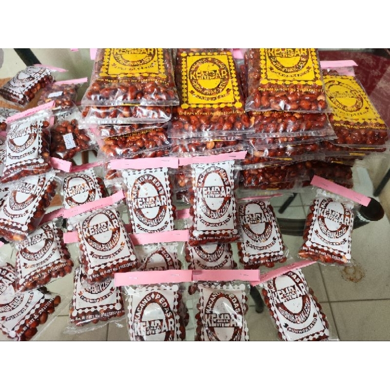 

kacang pedas pedes cap anak kembar asli purwokerto (isi 50 gram)