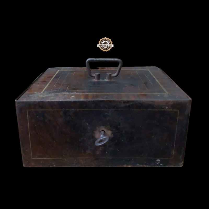 Peti uang lawas bahan besi