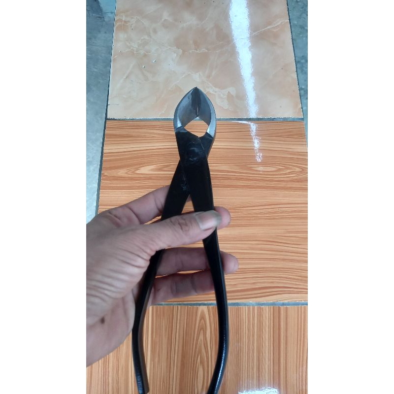 catok bonsai miring lurus