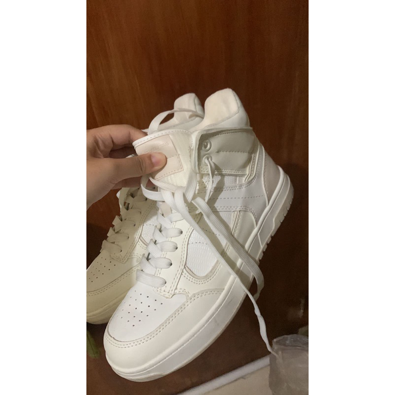 PRELOVED sepatu stradivarius