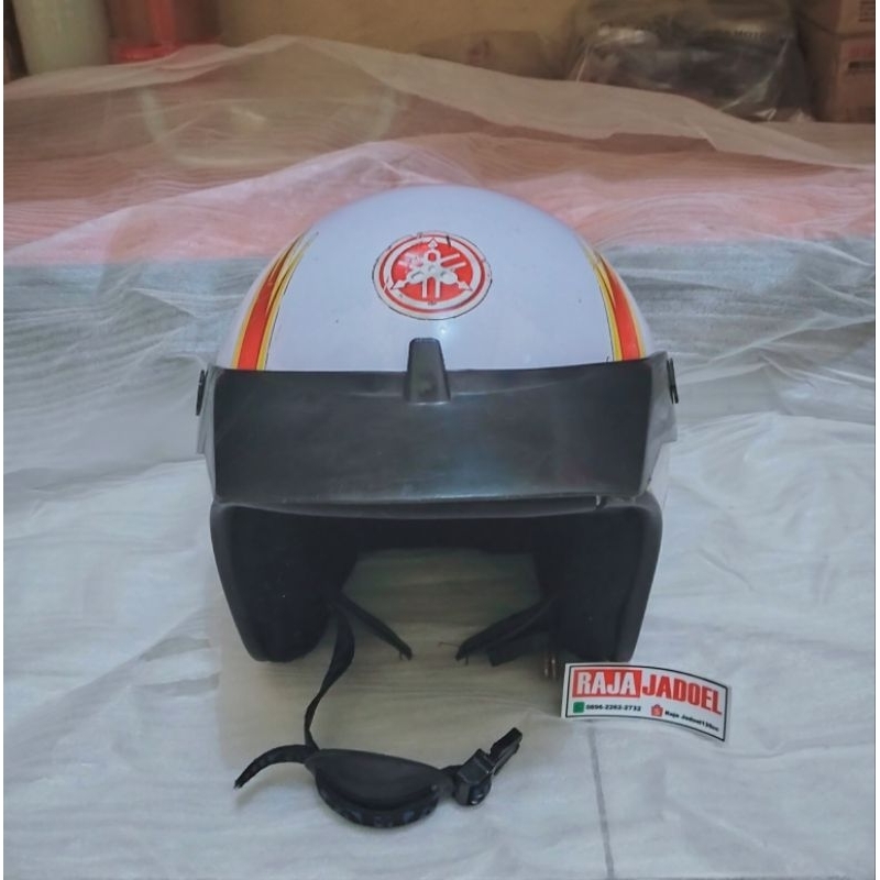Helm Jadul Yamaha Putih lidah api Original