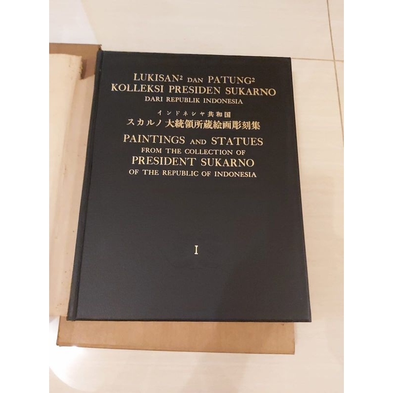 buku koleksi lukisan Soekarno