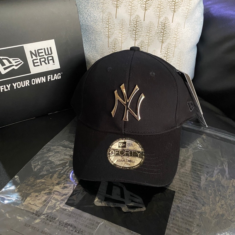 Ny Black Silver Metal Logo Cap