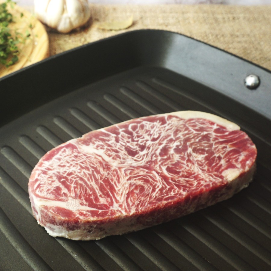 

Sirloin Kazoku Meltik Beef Steak / Striploin Beef Meltik Steak 200gr Daging Sapi