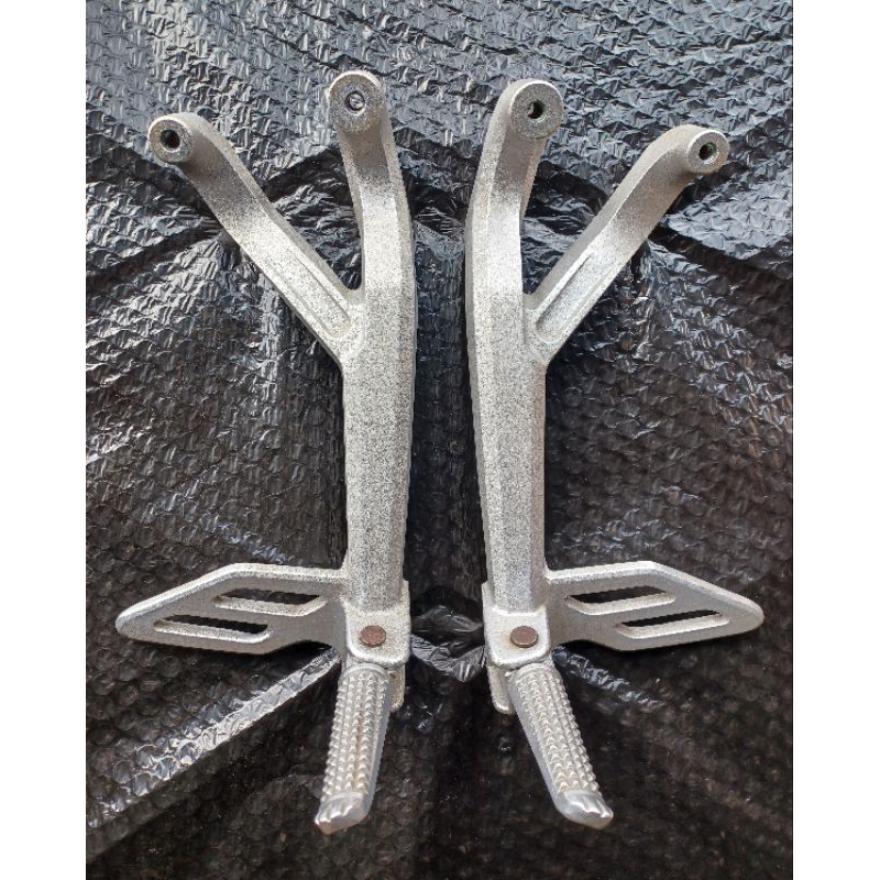 FootStep Foot Step Belakang essy Yamaha R15 V3 R15 LED Original