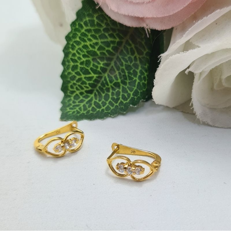 Anting Jepit Emas Muda Mata 3 Putih Sebaris