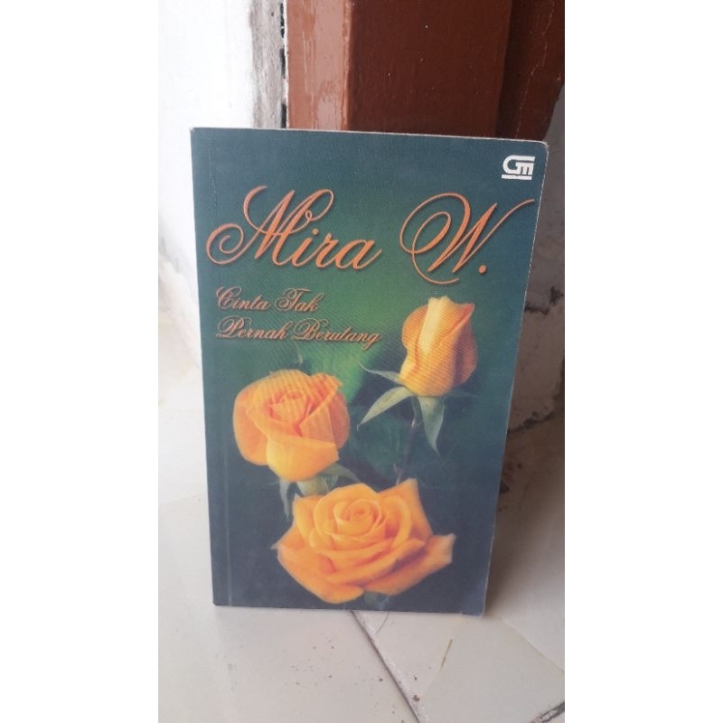 novel mira w cinta tak pernah berutang
