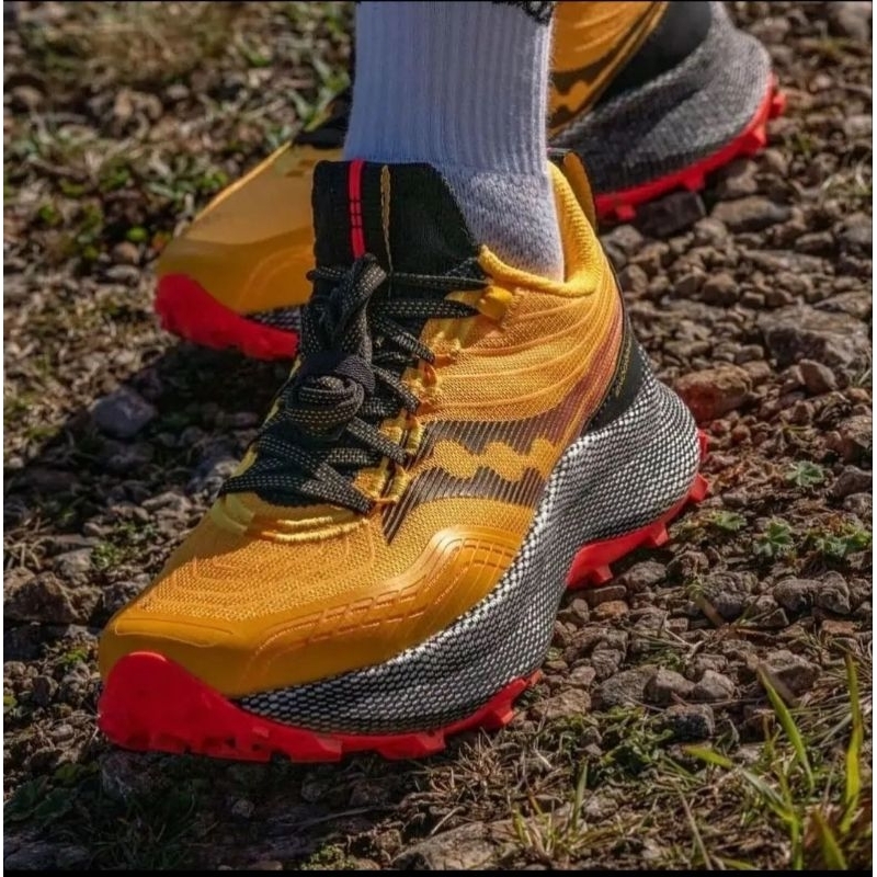 SEPATU SAUCONY ENDORPHIN TRAIL MENS TRAIL RUNNING SHOES YELLOW/VIZIRED