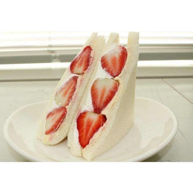 

Sandwich buah strawberry