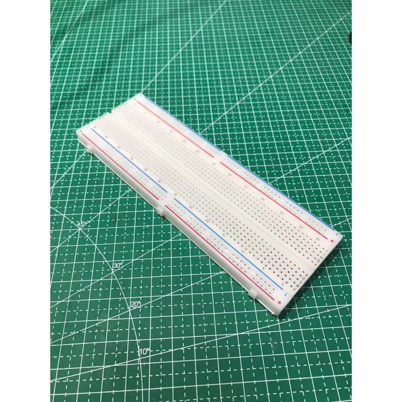 Papan breadboard 830 titik