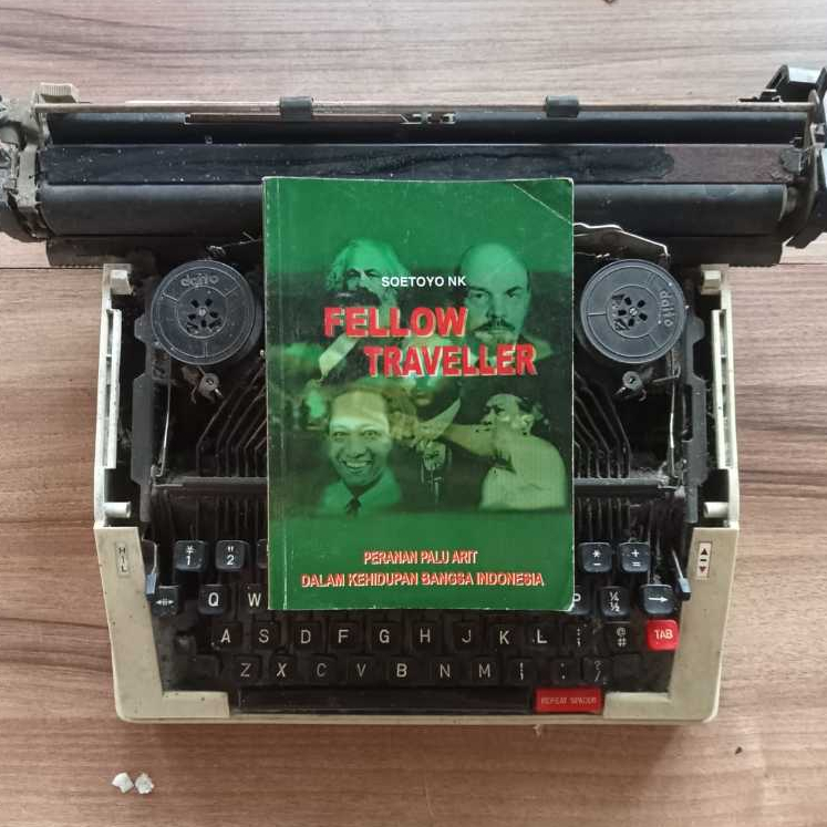 Fellow Traveller: Peranan Palu Arit dalam Kehidupan Bangsa Indonesia | Soetoyo NK