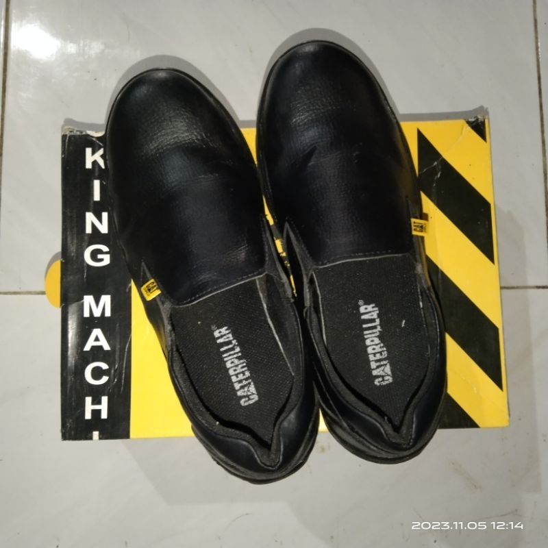 Caterpillar shoes size 42