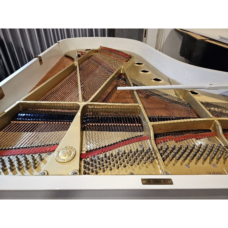 Grand Piano Yamaha C7 Putih