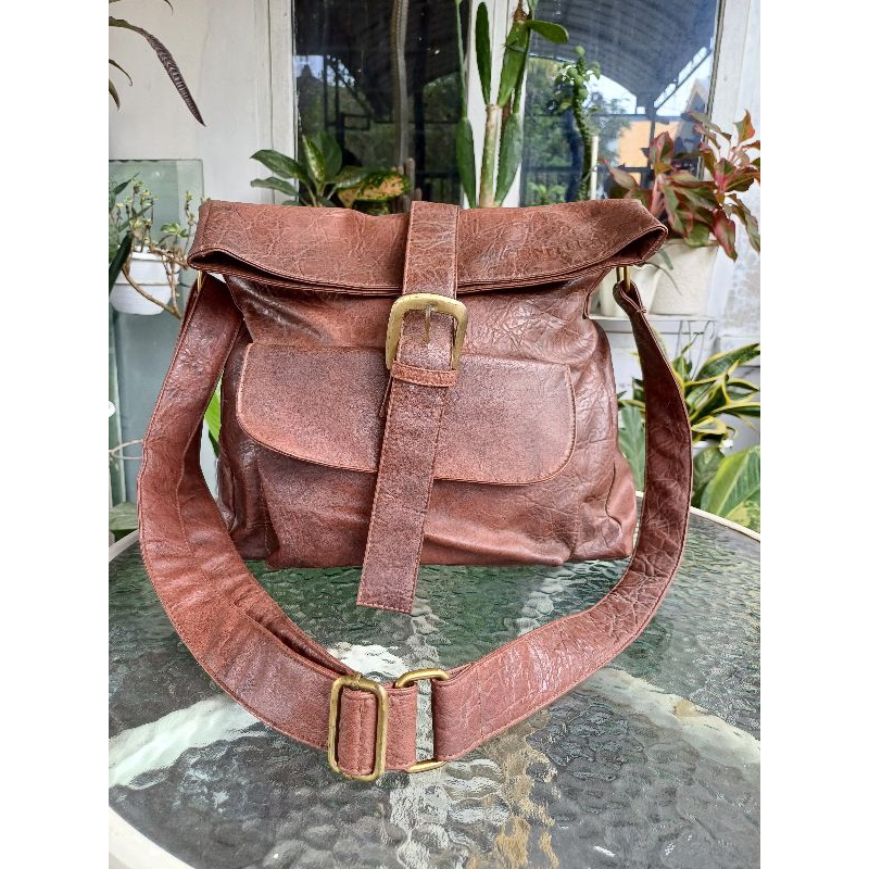 Preloved Second Bekas Tas Selempang Kulit Asli