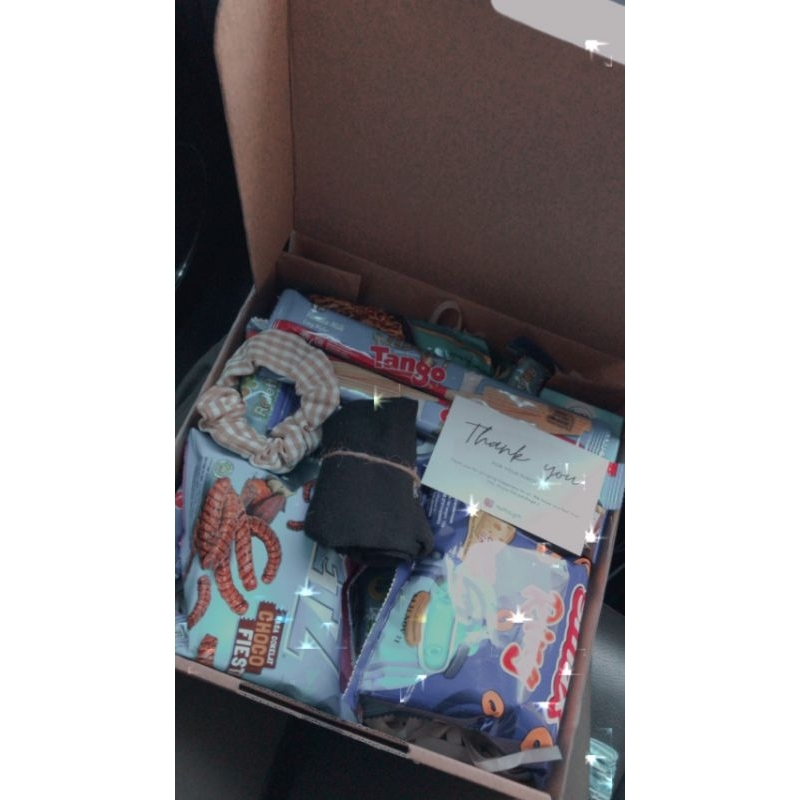 

GIFTBOX KERUDUNG DAN MAKANAN