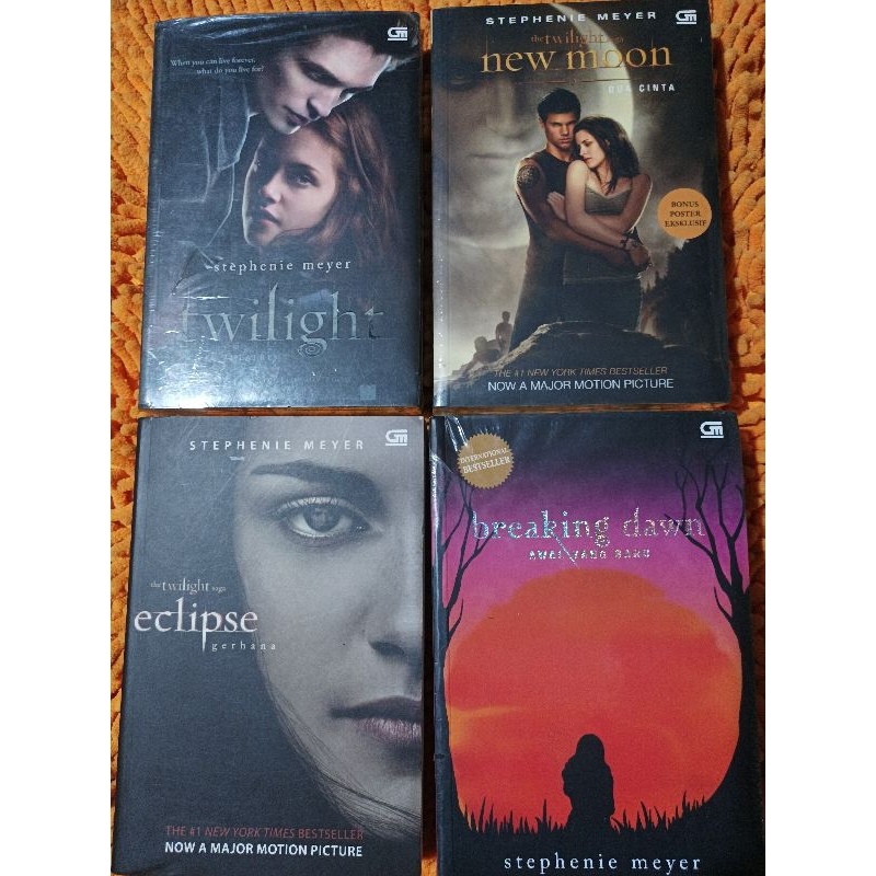 Novel Twilight, New Moon, Eclipse, Breaking Dawn Stephanie Meyer (Bahasa Indonesia)