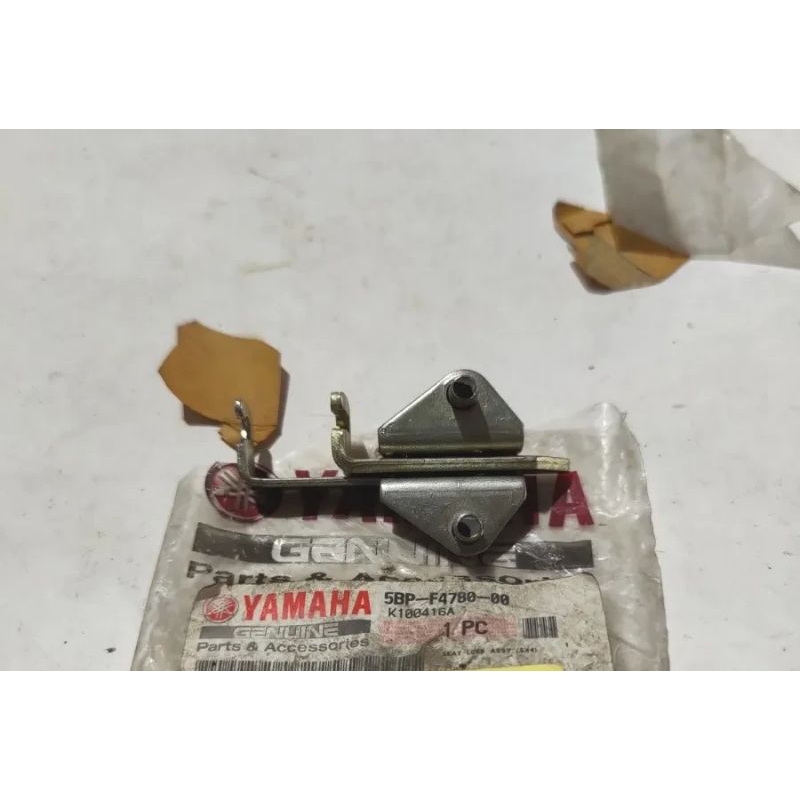 Engsel pengait jok Yamaha R15 V2 Original