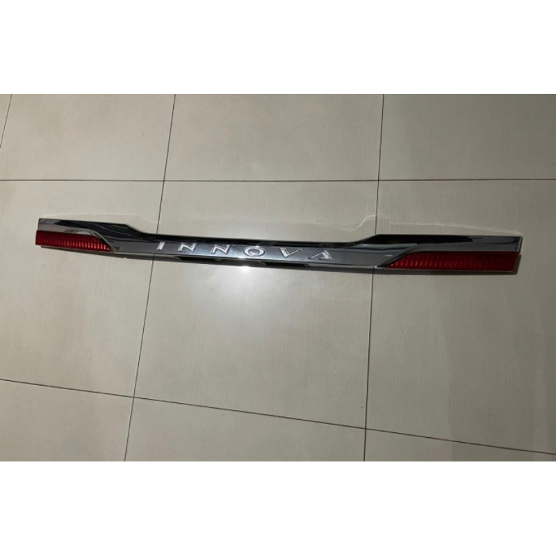 trunklid innova 2014