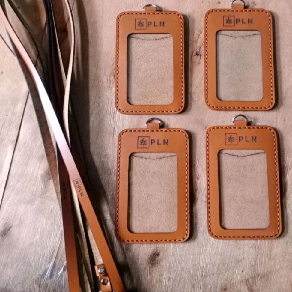 

FERDILAS ID CARD HOLDER 3 LAPIS BAHAN KULIT 2 SLOT KARTU NAME TAG KULIT ASLI CSTOM