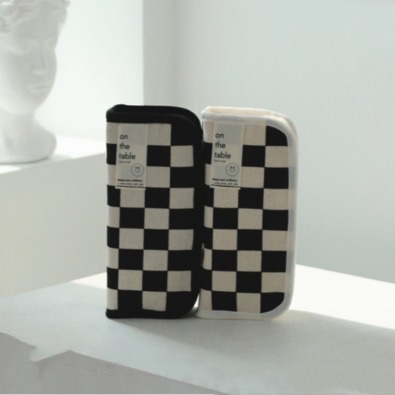 

Kotak pensil/tempat alat tulis berkapasitas besar/kotak pensil kotak-kotak hitam putih berkapasitas