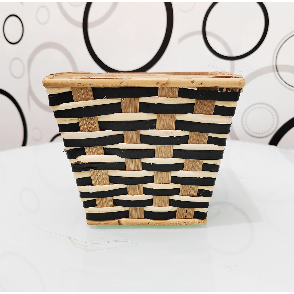 Vas Rotan Besar Kotak Miring