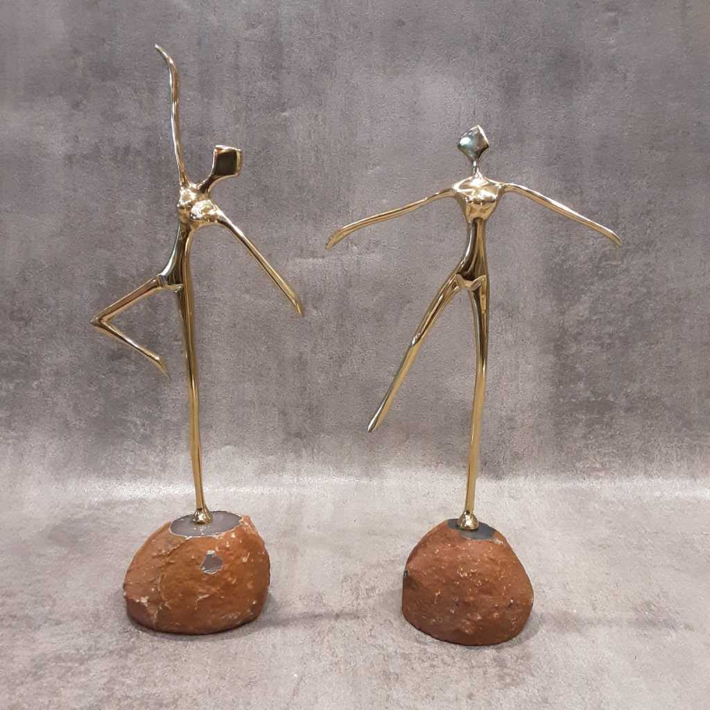 Hiasan Meja Balet Batu Coklat