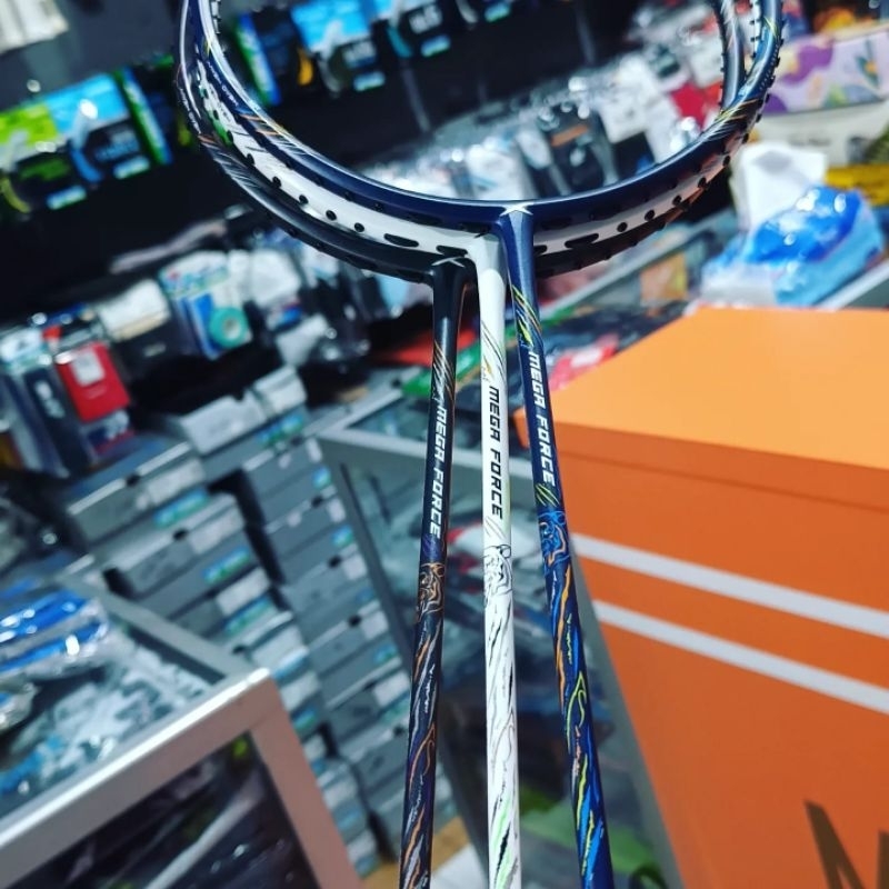 RAKET HUNDRED MEGA FORCE