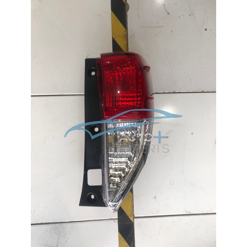 LAMPU BELAKANG STOPLAMP INNOVA REBORN