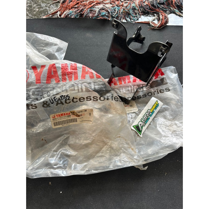 breket dudukan panel dasi depan Yamaha f1zr Fizr original 4us-f331A-00