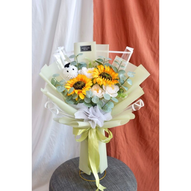 

SUNFLOWER W/ POMPOM GRADS