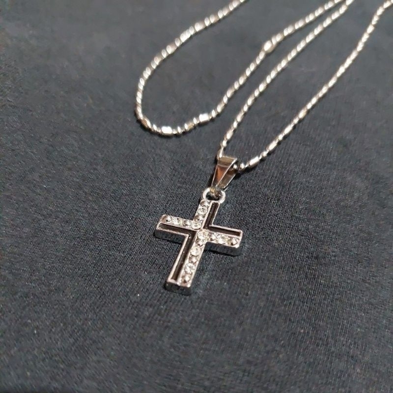 kalung salib kriten katolik