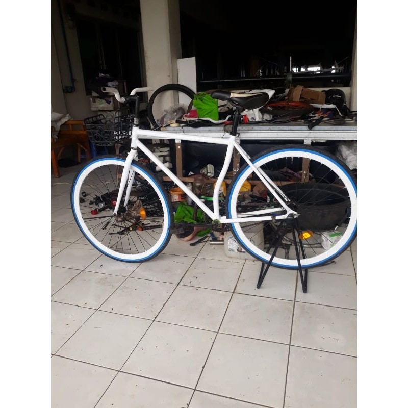 Sepeda fixie Torpedo Putih