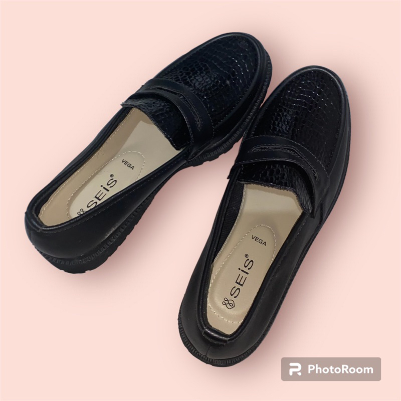 sepatu ala docmart not zara h&m stradivarius