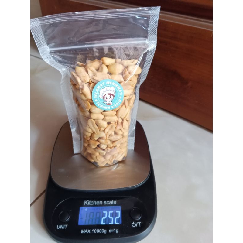 

KACANG BAWANG BALI 250 GR(1/4kg)enak,gurih dan renyah