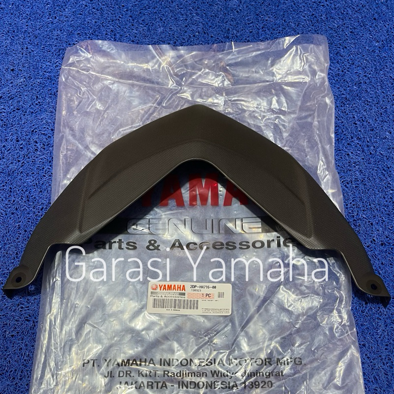 pet stop nmax old ductail cover lampu belakang nmax old original yamaha ducktail stoplamp ori ygp