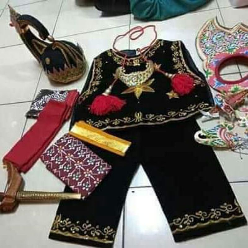 satu set baju Gatot kaca