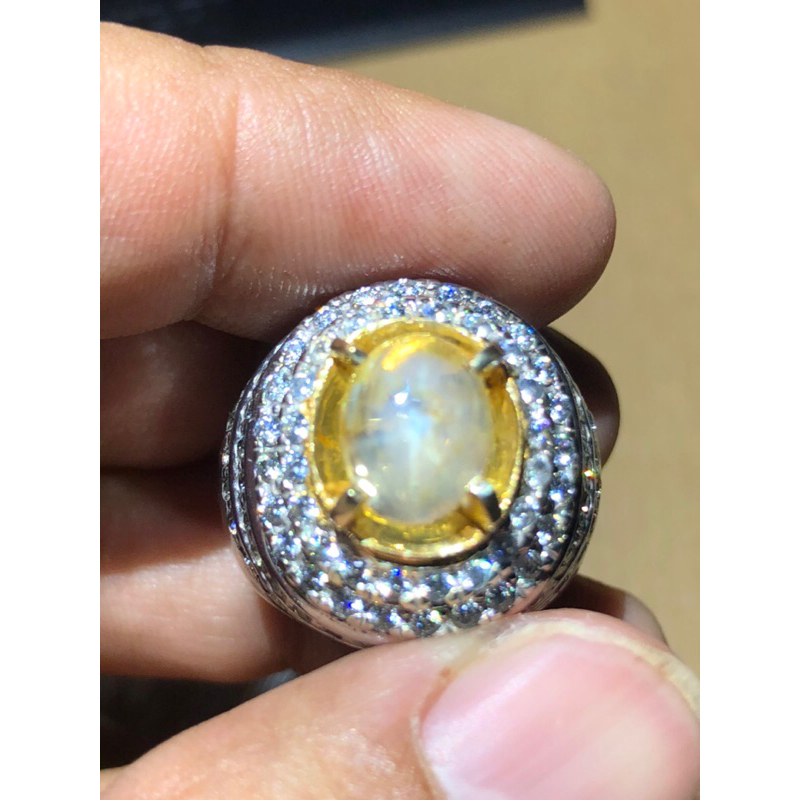 Yellow Star Sapphire Srilanka Kristal