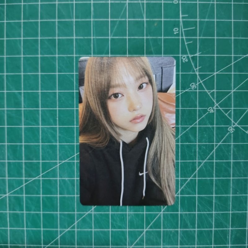Official pc photocard Newjeans Haerin Hoodie Bluebook 1st EP