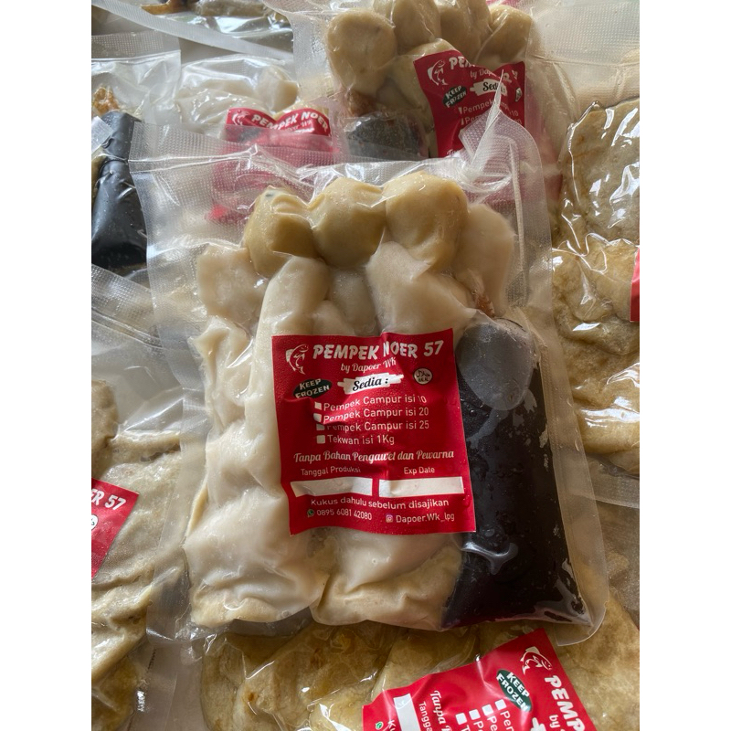 

PREMIUM Pempek Ikan Campur Isi 20 Pcs + Cuka (Ukuran Lebih Besar)