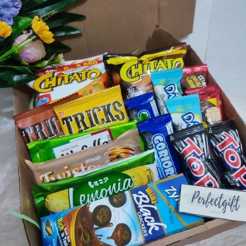 

Hampers / Gift Box / Snack Box /Natal / Kado Ulang Tahun / Wisuda / Anniversary / Eid/ Parcel Lebaran