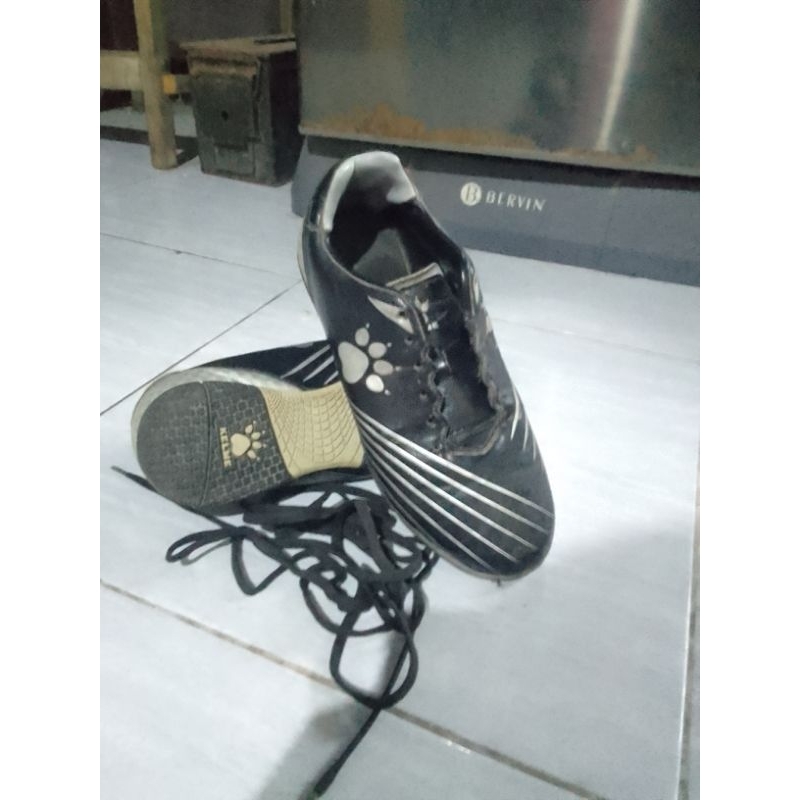 sepatu futsal kelme