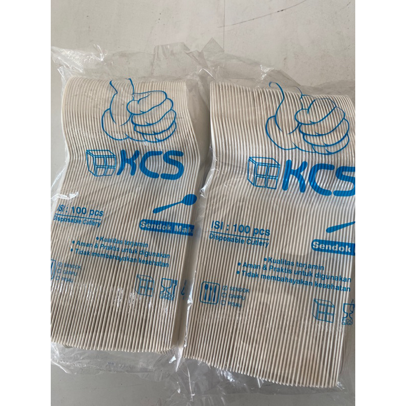 sendok makan plastik  kcs warna putih susu