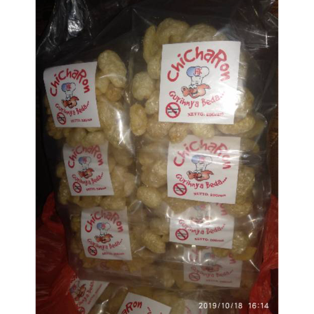 

GROSIR MURAH Krupuk Kulit Babi merk Chicaron (B2), Crunchy & Enak. 20 gram per pcs