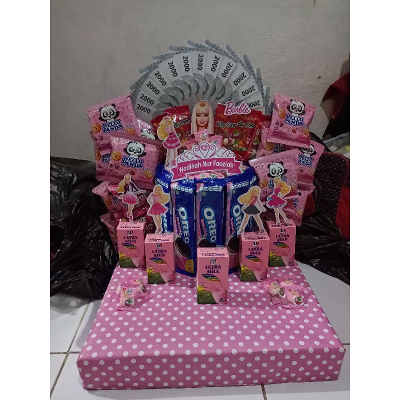 

Snack box buket hadiah pakai uang palsu 10 lembar