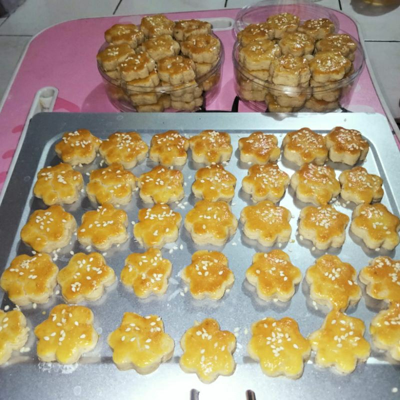 

kue kacang/kue kering/kue lebaran 500gram (1/2kg dalam stoples)