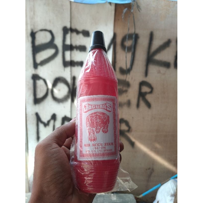 air aki accu zuur isi ulang merah biru