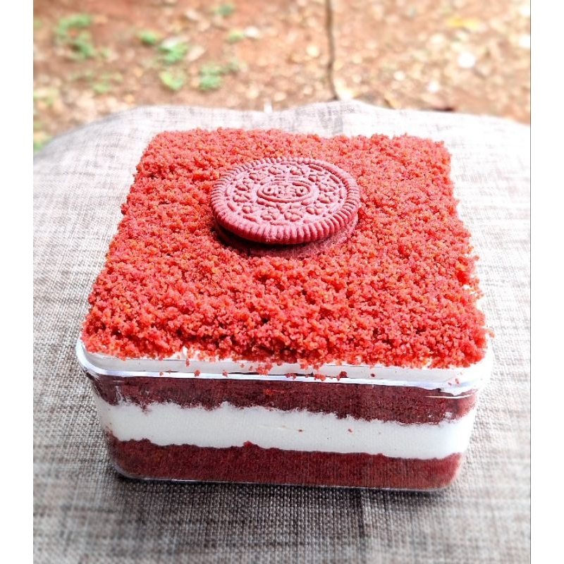 

Red Velvet Dessert Box