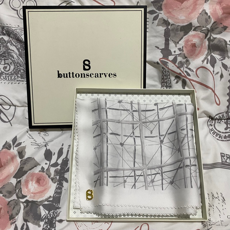 preloved BUTTONSCARVES louvre series blanc